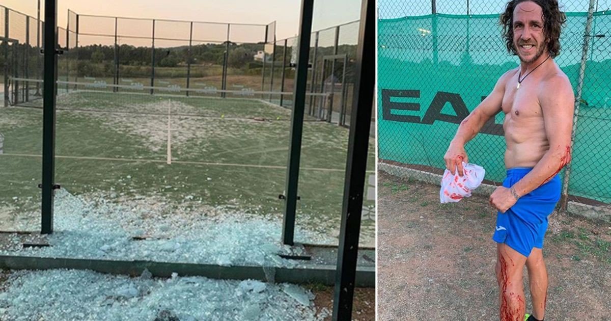 Carlas Puyol door ruit padelkooi
